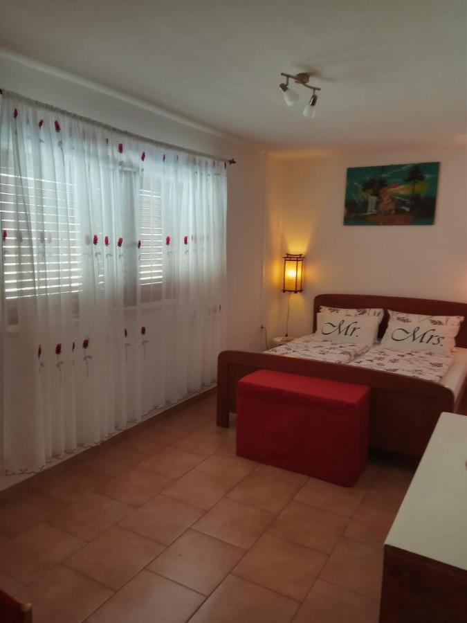 Apartman Aja Kaštelir Екстериор снимка