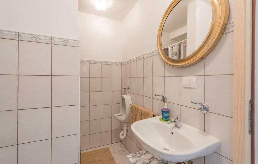 Apartman Aja Kaštelir Екстериор снимка