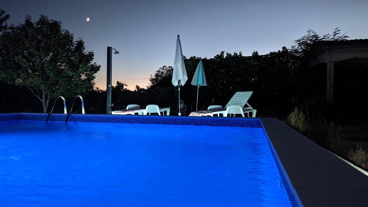 Apartman Aja Kaštelir Екстериор снимка