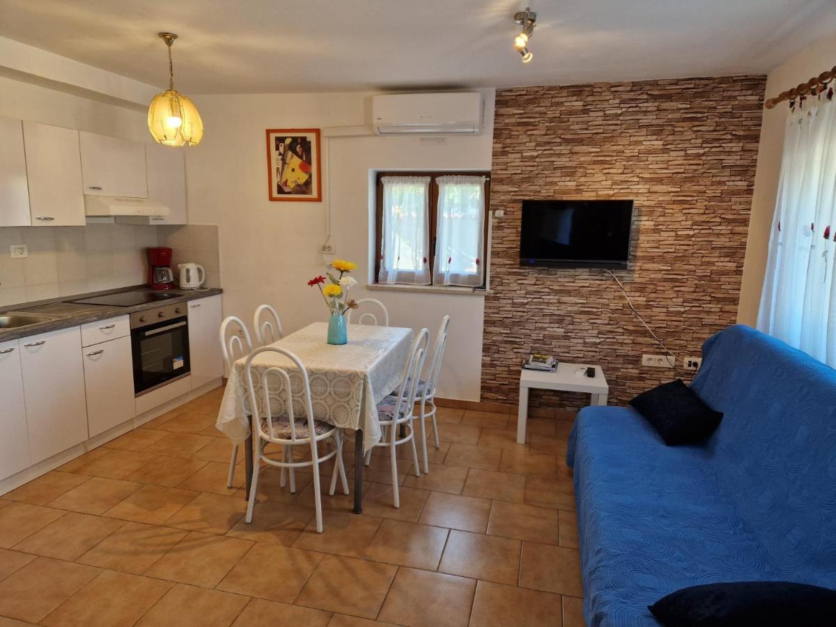 Apartman Aja Kaštelir Екстериор снимка
