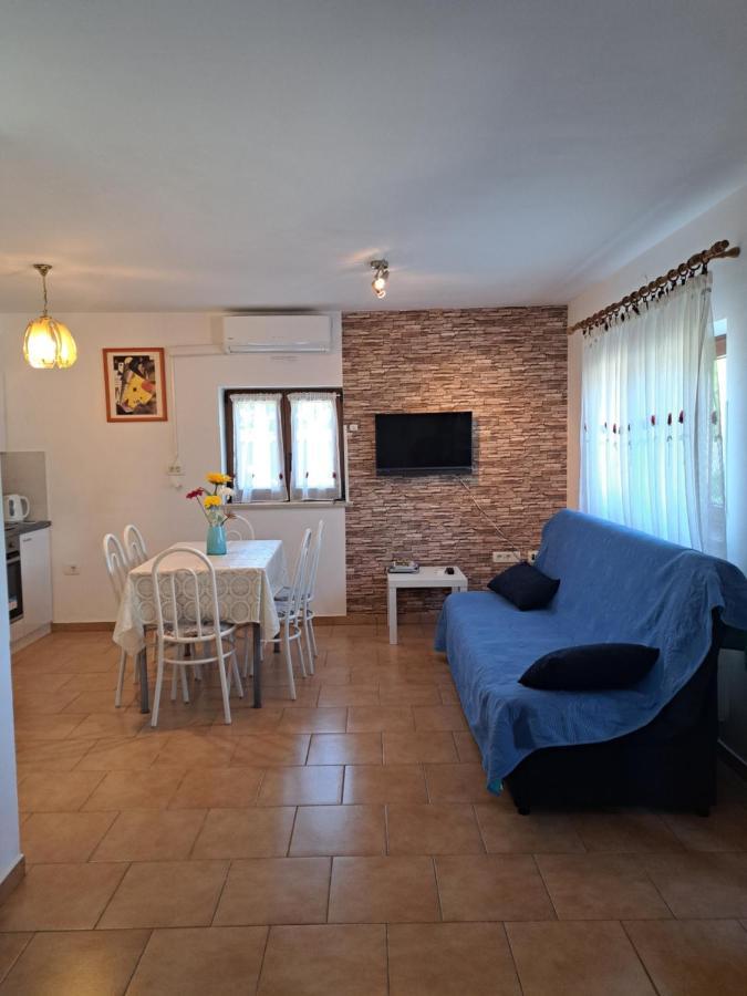 Apartman Aja Kaštelir Екстериор снимка